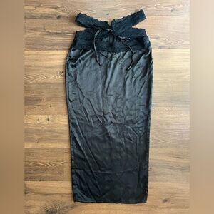 ✨ NWT PrettyLittleThing Petite Black Satin Lace Detail Midi/Maxi Skirt ✨